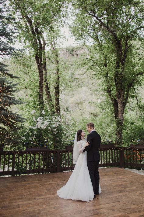 Spring at Millcreek Inn  Salt Lake City, Utah Venue Millcreek Inn Wedding Utah, Salt Lake City Wedding Venues, Mountain Wedding Utah, Outside Wedding Dresses, Diy Fall Wedding Decorations, Utah Wedding Venues, Dream Elopement, Forest Wedding Venue, Rustic Mountain Wedding