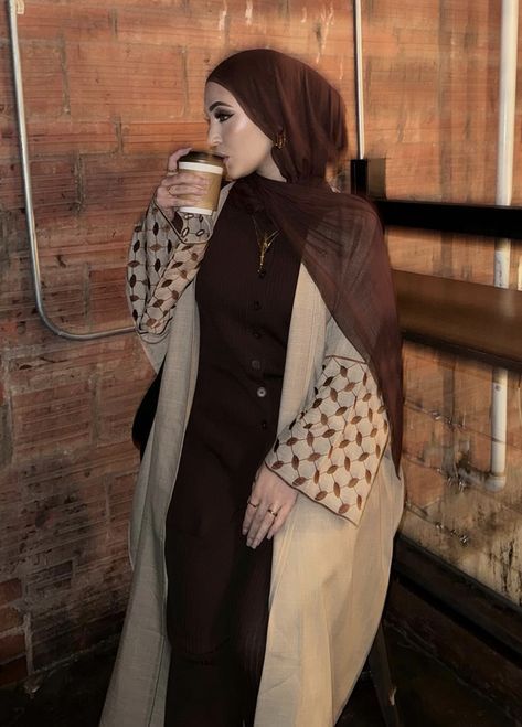 Pretty Abayas, Abaya Casual, Women Islam, Khaleeji Abaya, Casual Abaya, Abaya Designs Latest, Abaya Fashion Dubai, Modest Casual Outfits, Hijab Trends