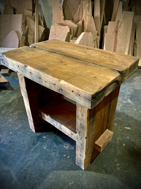 Farmhouse Style Entry or Side Table the Kaw Table - Etsy Canada Custom End Table, Wood And Metal Furniture Design Ideas, Scrap Wood Table, Television Room, Barnwood Coffee Table, Shabby Chic Side Table, Rustic Wood Projects, Farmhouse Side Table, Old Barn Wood