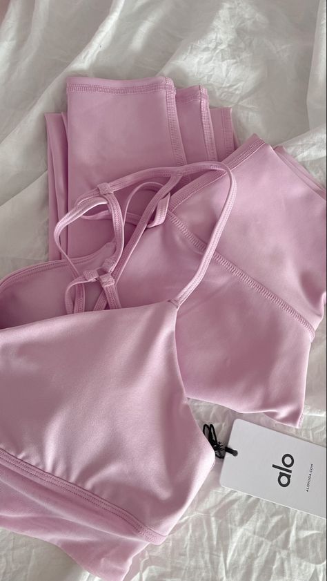 Pink Pilates Princess Outfits, Feminine Workout, Pink Pilates Princess Aesthetic, Pilates Workout Clothes, Pilates Princess Aesthetic, Go Viral On Tiktok, Workout Looks, Pilates Outfit, Pilates Clothes