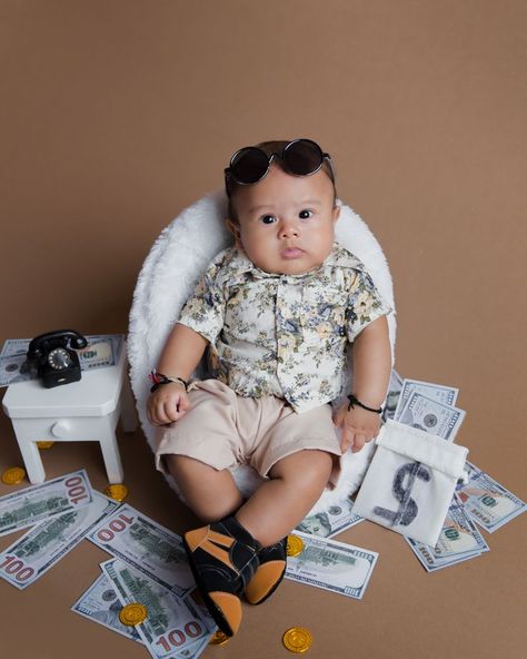 Money Theme Photoshoot, Money Photoshoot Ideas, Baby 2024, 6 Month Baby Picture Ideas, Cage Decor, Baby Boy Themes, Couple Pregnancy Photoshoot, Baby Photoshoot Boy, Baby Shoot