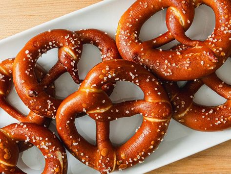 German Pretzels, Bavarian Pretzel, Pretzel Recipe, Soft Pretzel Recipe, Soft Pretzel, Pretzel Dip, Pretzels Recipe, Dough Scraper, Soft Pretzels