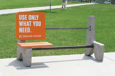 This bench ad promotes water conservation in a clever way Offline Marketing Ideas, Guerilla Marketing Examples, Guerrilla Advertising, Guerrilla Marketing, Clever Advertising, 광고 디자인, Publicidad Creativa, Street Marketing, Guerilla Marketing