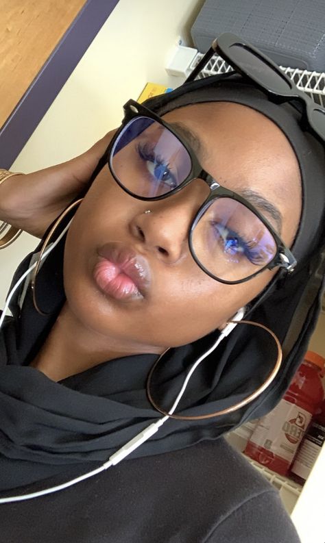 Nose Piercing Stud With Glasses, Nose Ring With Glasses, Nose Stud Black Women, Glasses And Nose Piercing, Nose Piercing Glasses, Nose Piercing Stud Black Women, Nose Piercing With Glasses, Nose Cuff Aesthetic, Nose Piercing Stud Aesthetic