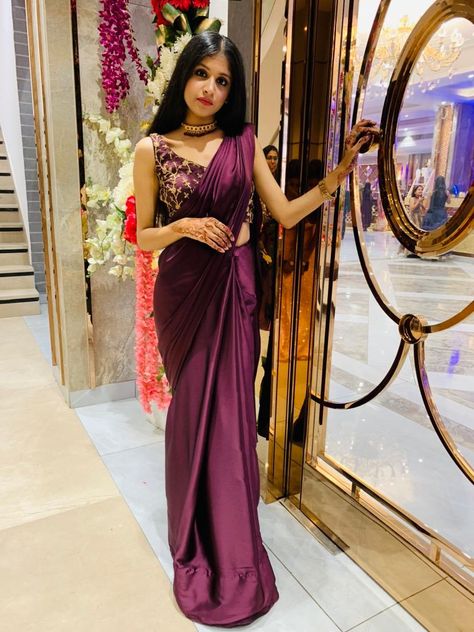 Plum Color Saree, Wine Colour Saree For Farewell, Satin Saree Look, Farewell Sarees School, Farewell Sarees For Teens, Saree Purple, Girl In Saree, Farewell Sarees, Maroon Saree