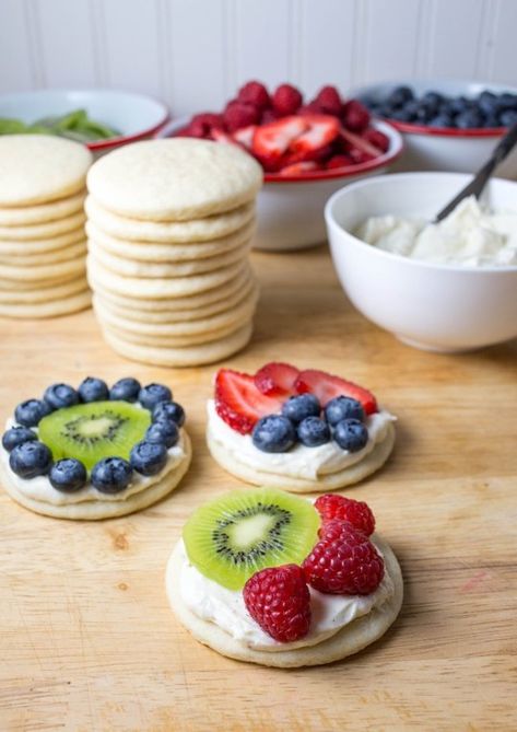 Recipe: Mini Fruit Pizzas Fruit Pizza Frosting, Dessert Pizza Fruit, Fruit Sugar Cookies, Fruit Pizzas, Mini Fruit Pizzas, Dessert Pizza Recipes, Pizza Dessert, Fruit Pizza Sugar Cookie, Fruit Pizza Recipe