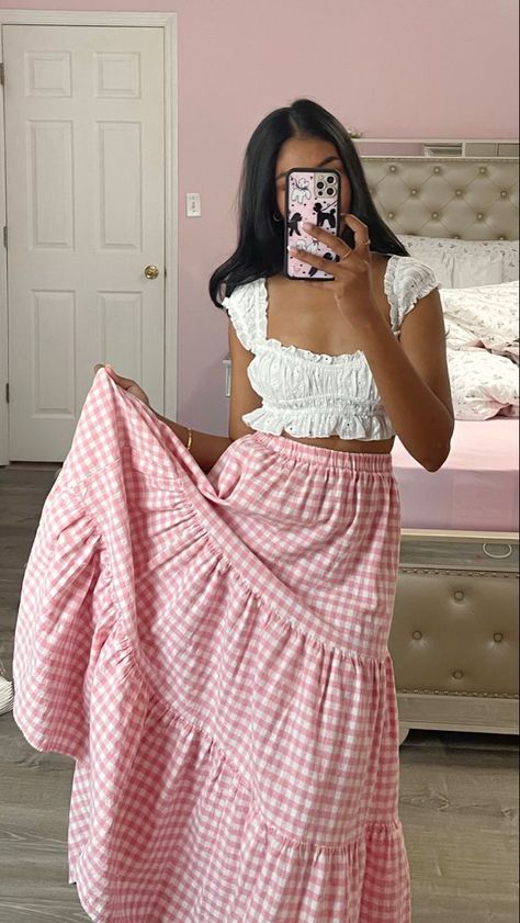 Summer Gingham Skirt For Picnic, Gingham Skirt Outfit Aesthetic, Pink Gingham Skirt, Spring Vintage Gingham Dress, Cottagecore Gingham Dress With Ruffles, Summer Gingham Patchwork Dress, 2000s Clothes, Fashion Top Outfits, Pretty Blouses