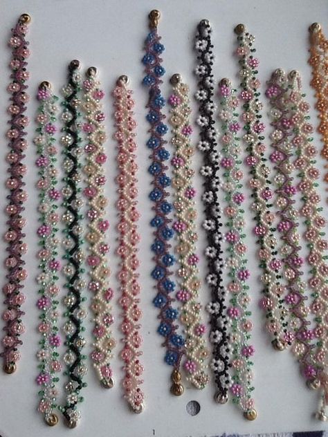 Seed Bead Tutorials, Jewerly Beads, Beading Jewelery, Bead Weaving Patterns, Beaded Rope, Seed Bead Tutorial, Beaded Bracelet Patterns, Bead Stitching, Bead Work Jewelry