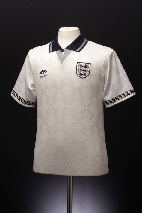 Taken from Umbro's Archive, check out the whole collection at http://www.flickr.com/photos/umbrofootball England Retro Jersey, Retro Jersey Design, England Match, England Kit, England Football Shirt, Football Casuals, Retro Jersey, Sports Jersey Design, Vintage Football Shirts