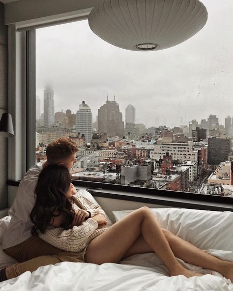 Mood ♥️ @citizenm #LeviGoesNYC Protective Boyfriend, Era Victoria, Photographie Indie, Tumblr Couples, Young Wild Free, Friend Photography, Photography Couple, Photography Maternity, Goals Pictures