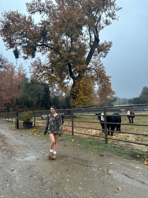 Country Autumn Aesthetic, Fall Country Aesthetic, Country Fall Aesthetic, Autumn Ambience, California Fall, Winter Bucket List, Fall Senior Pictures, Spooky Szn, Cowgirl Aesthetic