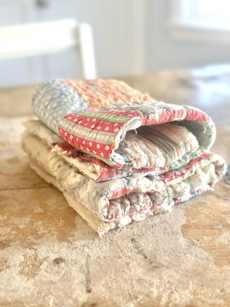 Crafts Using Tattered Vintage Quilt Pieces via @bungalow47 Vintage Quilt Pillows Ideas, Vintage Primitive Decor, Decor With Quilts, Recycle Quilts Ideas, Quilt Scraps Projects, Quilt Recycle Projects, Old Quilts Repurposed Sewing Projects, Vintage Fabric Crafts, Repurposed Vintage Quilts