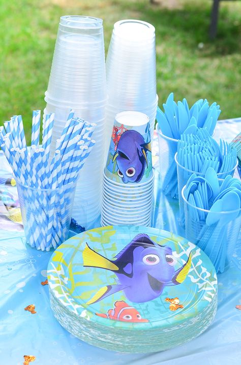 Outdoor Birthday Parties, Finding Dory Birthday Party, Mermaid Birthday Party Food, Dory Birthday Party, Finding Dory Party, Finding Dory Birthday, Finding Nemo Party, Nemo Birthday Party, Dory Birthday