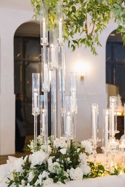 NOLA weddings are notorious for beautifully blending history with modern style and this gorgeous wedding a Il Mercato in New Orleans is the proof. With a historic wedding venue paired with modern white florals and organic vines we are head over heels for this beaut of a wedding. Tall Candle Wedding Centerpieces, Tall Candles Wedding, Tall Candle Centerpiece, Candle Centerpieces Elegant, Wedding Table Lighting, Candle Table Centerpieces, Nola Wedding, White Centerpiece, Stunning Wedding Venues