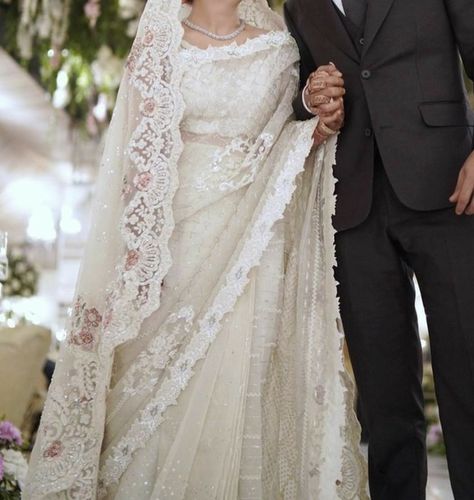 White And Gold Saree Wedding, Desi White Wedding Dress, White Desi Wedding Dress, Nikkah Saree, Small Nikkah, Sikh Wedding Dress, Cocktail Sarees, White Saree Wedding, Nikkah Outfit