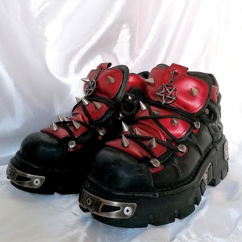 Chunky Goth Shoes, New Rock Platforms, Stile Punk Rock, New Rock Shoes, Emo Shoes, Alt Shoes, New Rocks, 귀여운 음식 그림, Goth Shoes