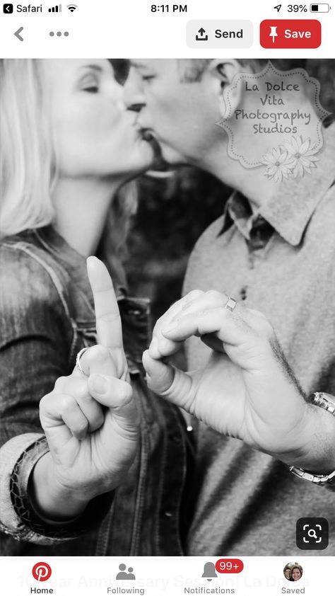 5 Year Anniversary Photo Shoot Ideas, 10th Anniversary Idea, Wedding Anniversary Pictures, Wedding Vow Renewal Ceremony, Anniversary Photography, Ten Year Anniversary, Wedding Renewal, Renewal Wedding, 15 Year Anniversary