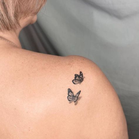 Blade Tattoo, Tattoo On Shoulder, Butterfly Tattoo On Shoulder, Tato Minimal, About Butterfly, Shoulder Blade Tattoo, Butterfly Tattoos For Women, Petite Tattoos, Skeleton Hand Tattoo