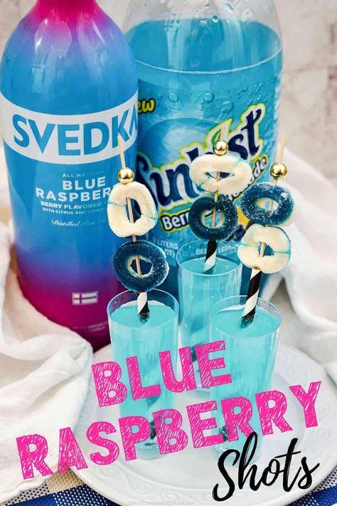 Blue Raspberry Lemonade Shots Raspberry Shooters, Vodka Shooters, Raspberry Jello Shots, Raspberry Vodka Drinks, Raspberry Lemonade Vodka, Smirnoff Drinks, Vodka Mixers, Raspberry Punch, Raspberry Margarita