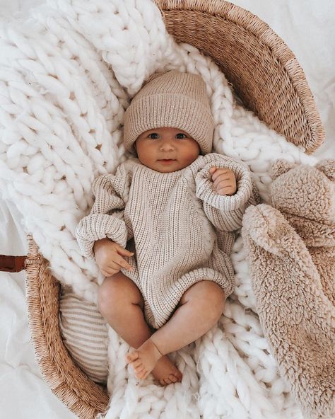 Newborn Photos Outfits, Baby Fever Boys, Winter Baby Pictures, Cute Baby Clothes Newborn, Trendy Baby Outfits, Cute Babys, Just Born Baby, Newborn Boy Outfits