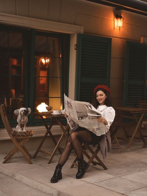 Portret Feminin, Photo Paris, Woman Photo, Paris Inspired, Stylish Photo, Vintage Photoshoot, Classic Style Outfits, Coffee Roaster, Outdoor Portraits