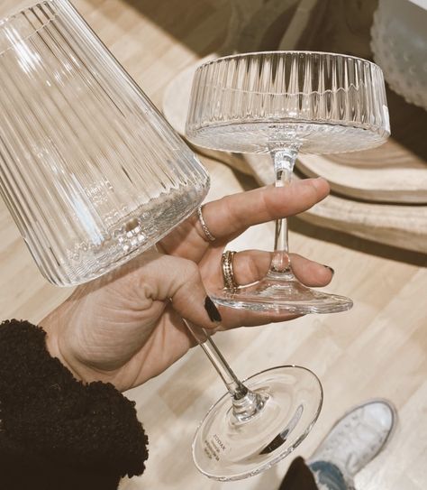 زجاج ملون, Cocktail Glassware, Cocktail Glasses, Lyric Video, Dream House Decor, Dream Home Design, 인테리어 디자인, Home Decor Kitchen, Vintage Art Deco