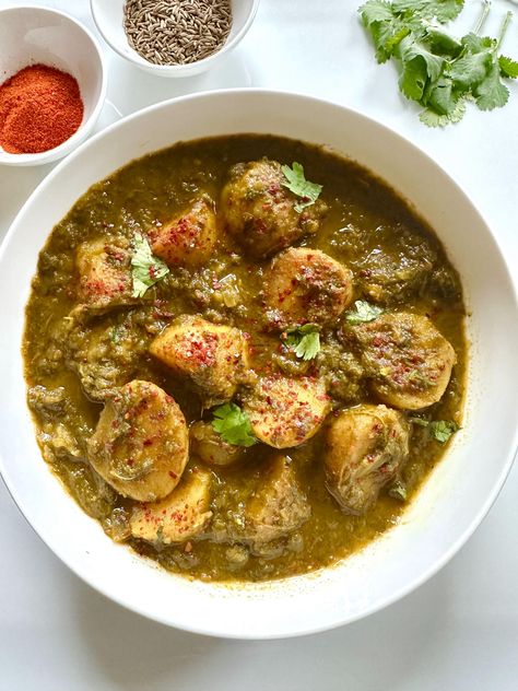 Saag Aloo (Instant Pot /Stove Top) Missi Roti, Saag Aloo, Vegan Mushroom Soup, Green Beans Mushrooms, Long Beans, Easy Green Beans, Mushroom Stir Fry, Vegan Lentil Soup, Sweet And Spicy Sauce