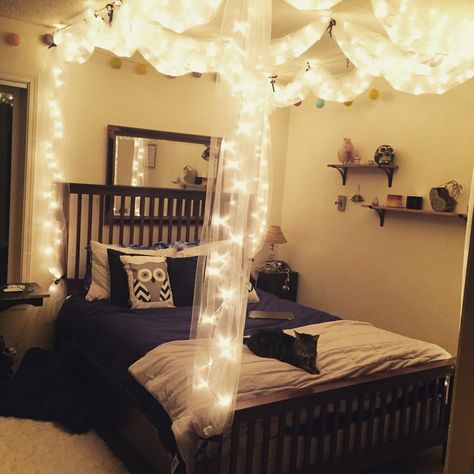 DIY Bed canopy with lights Diy Bedroom Canopy, Bedroom Canopy Ideas, Bed Canopy With Lights, Room String Lights, Bedroom Canopy, Girls Canopy, Canopy Ideas, Indie Bedroom, Canopy Bed Diy