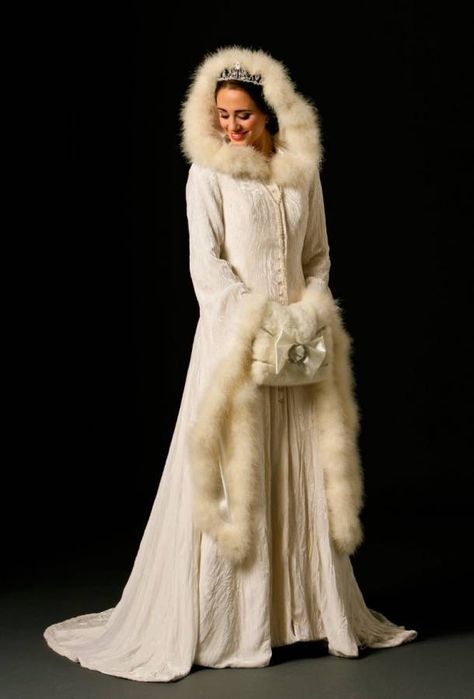 Elegant And Beautiful Winter Wedding Accessories - Inspired Bride Winter Wedding Accessories, Winter Wedding Gowns, Bridal Coat, Dress Fur, Petal Dress, Winter Maternity Outfits, Winter Wedding Outfits, Wedding Coat, Winter Pins