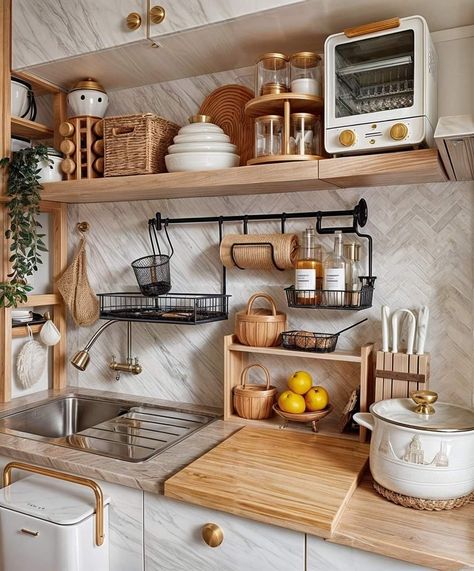 Kabinet Dapur, Kitchen Decor Apartment, Interior Design Per La Casa, Small Kitchen Decor, Aesthetic Kitchen, Boho Kitchen, Apartment Decor Inspiration, Tiny Kitchen, Apartment Kitchen