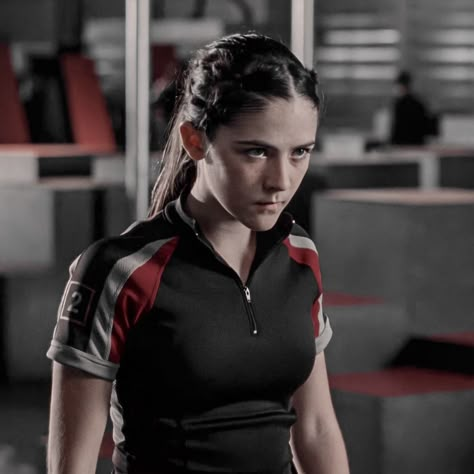 Clove Hunger Games Icons, Johanna Hunger Games Icon, Clove Hunger Games Hairstyle, Clove Kentwell Icons, Clemensia Dovecote Hunger Games, Hunger Games Characters Pictures, Isabelle Fuhrman Hunger Games, Pfp Hunger Games, Hunger Games Pfp Aesthetic