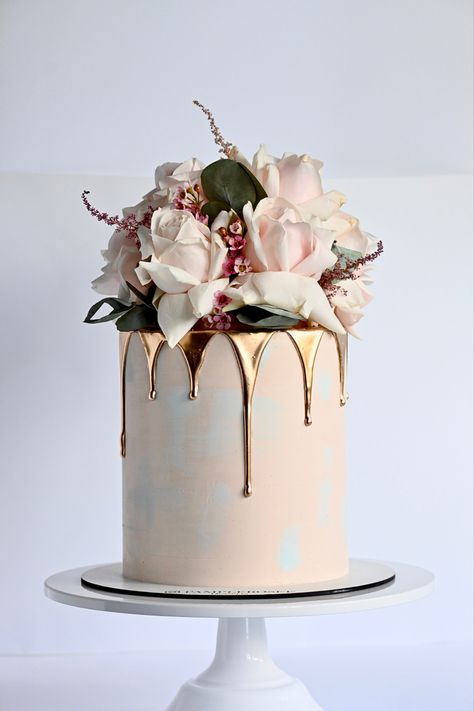 Fancy Cakes Birthday For Women, Pretty Cakes For Women Birthdays, Luxury Birthday Cake, Cake For Women Elegant, Elegant Birthday Cakes For Women, Sprinkle Drip Cake, Easter Desserts Cake, Bouquet Cake, Rainbow Birthday Cake