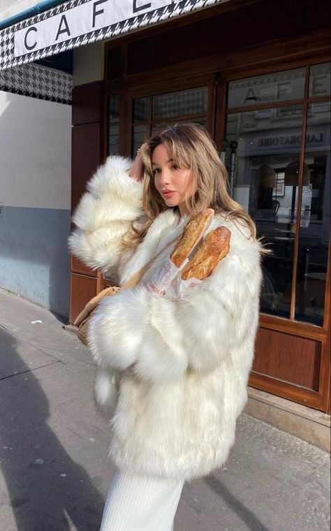 White Fur Coat Outfit Casual, White Fur Coat Outfit, Fur Coat Outfit Casual, Fur Coat Street Style, Korean Winter Outfits, Winter White Outfit, Fur Coat Outfit, White Fur Coat, Sleek Dress