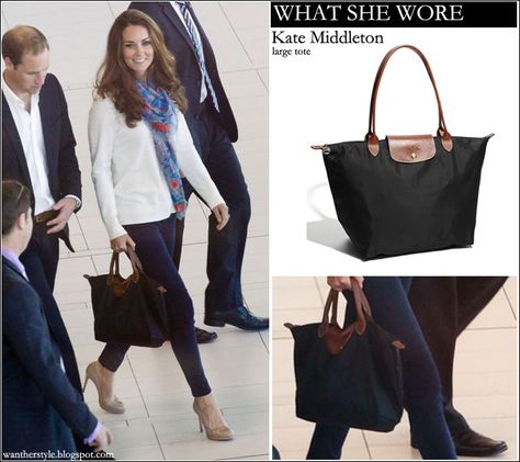 WHAT SHE WORE: Kate Middleton with black tote with leather straps #fashion #style Kate Middleton Longchamp, Le Pliage Outfit, Longchamp Le Pliage Black, Longchamp Bag Outfit, Longchamp Le Pliage Medium, Longchamp Outfit, Longchamp Tote, Jackie Onassis, Longchamp Bag