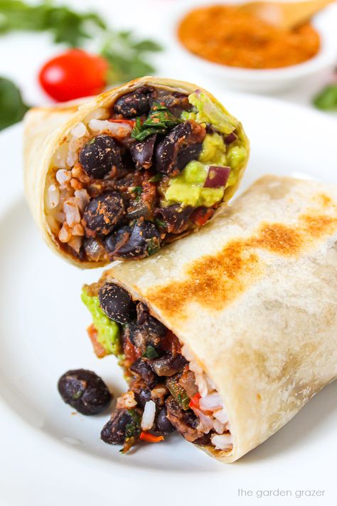 This easy meatless Black Bean Burrito recipe can be made mild or spicy! It's protein-rich plus you can customize with your favorite toppings. Black Bean Burrito Recipe, Bean Burrito Recipe, Vegan Weeknight Meals, Vegan Avocado Recipes, Burrito Vegan, Garden Grazer, Black Bean Burrito, Bean Burrito, Guacamole Ingredients