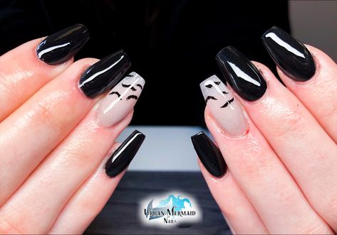 Black bat Halloween acrylic nails Using @cjpnailsystems products Halloween Nails Pretty, Black Coffin Halloween Nails, Short Bat Nails, Black Bat Nails, Nails With Bats, Bat Nails Acrylic, Bat Nails Designs, Bat Nail Designs, Halloween Nails Bats