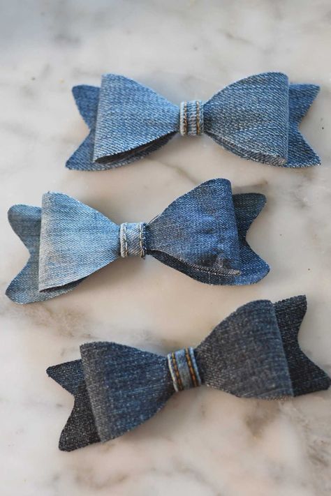 Double Take Denim: Bow Ties from Jeans Scraps & Waistbands #recyclejeans #recyclejeansprojects #recyclejeansbagpattern What To Make With Denim Fabric, Jean Fabric Projects, Things To Make With Denim, Denim Accessories Diy, Denim Scraps Ideas, Jeans Diy Upcycle, Old Jeans Projects, Jean Crafts Ideas, Diy Fashion Upcycle