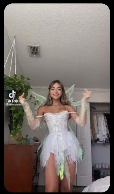 Fairy Costume Couple, Hot Fairy Halloween Costumes, Halloween Costumes Women Fairy, Halloween Aesthetic Disfraz, Fairy Costume Outfit, Hot Fairy Costume, Fairy Custome Halloween, Fairy Costume College, Cute Fairy Costumes