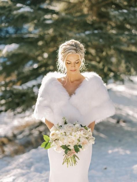 Wedding Dress Shawl Winter, Winter Wedding Dress Fur Shawl, Winter Wedding Dress Shawl, Fur Coat Over Wedding Dress, White Fur Shawl Wedding Winter Bride, Simple Winter Wedding Dress Christmas, Winter Wedding Dress With Shawl, Winter Wedding Accessories Brides, Cold Wedding Dress