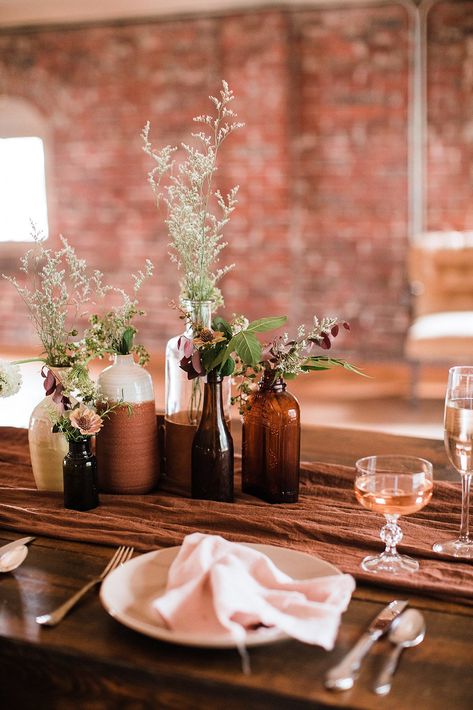 Outdoor Wedding Table Decorations, Outdoor Wedding Tables, Lilac Wedding Bouquet, Sweetheart Table Decor, Wedding Runner, Rustic Outdoor Wedding, Lilac Wedding, Brown Table, Wedding Table Settings