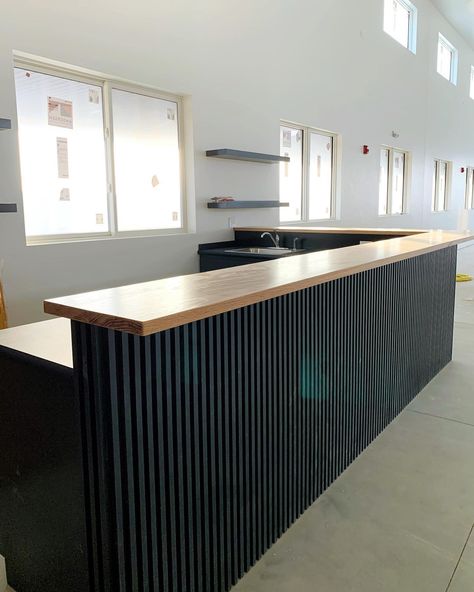 Facebook Drinking Bar Design, Bar Desk Design, Checkout Counter Ideas Retail, Commercial Bar Layout, Bar Lounge Design, Wood Bar Top, Shop Counter Design, Home Bar Rooms, Coffee Bar Design