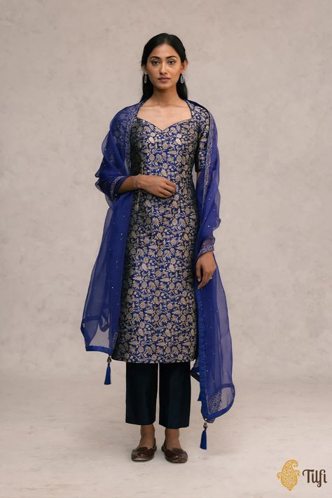 Suit Designs Indian Style, Brocade Kurta, Silk Kurti Designs, Lace Suit, Mehendi Outfits, Brocade Dresses, Kurti Designs Party Wear, Kurta Designs Women, Simple Pakistani Dresses