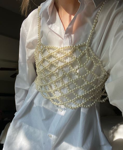 Beads On Shirt, Beaded T Shirt, Oversized Poplin Shirt, Pearl Top, Beaded Shirt, Cool Summer Outfits, Beaded Top, Poplin Shirt, Fashion Inspo Outfits