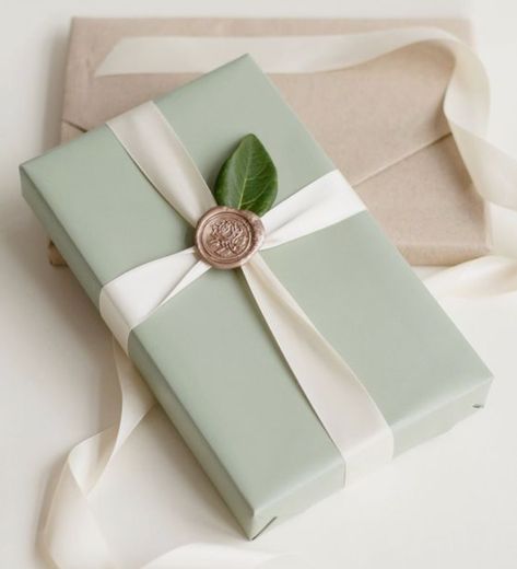 Creative Corporate Gifts, Cute Gift Wrapping Ideas, Wrapping Inspiration, Creative Holiday Gifts, Elegant Gift Wrapping, Gift Wrapping Inspiration, Unique Gift Wrapping, Creative Gift Wrapping, Professional Gifts