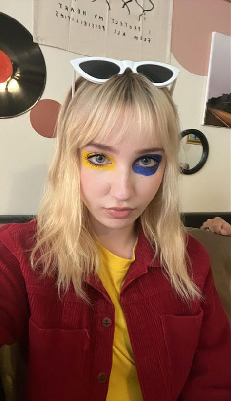 Primary Colour Makeup, Paramore Costume, Paramore Inspired Makeup, Paramore Makeup, Primary Color Outfit, Work Makeup Looks, Paramore Concert, Concert Makeup, Work Makeup