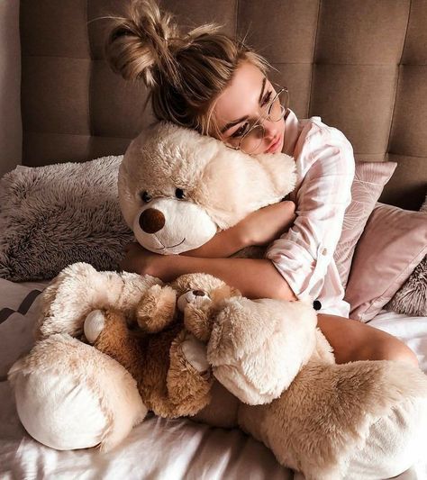 Teddy Photos, Teddy Pictures, Teddy Girl, Giant Teddy Bear, Giant Teddy, Teddy Bear Pictures, Teddy Bear Girl, Stylish Photo Pose