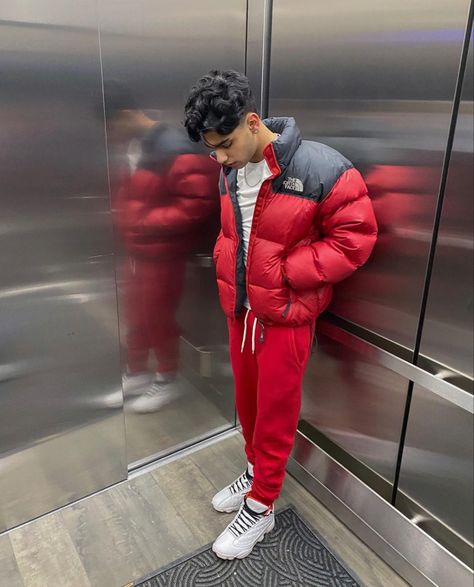 Nuptse Jacket Outfit Men, Nuptse Jacket Outfit, Puffer Jacket North Face, Puffer Coat Style, Puffer Fits, Puffer Coat Outfit, Drip Clothing, Red Puffer Coat, Tuff Fits