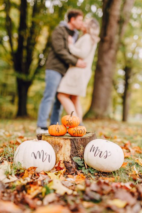 Announcement Pictures, Engagement Photo Props, Fall Engagement Shoots, Engagement Announcement Photos, Creative Engagement Photo, Engagement Photo Outfits Fall, Engagement Picture Outfits, Baby Announcement Pictures, Fall Engagement Pictures