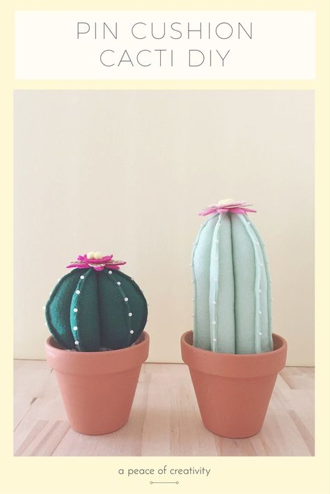 Keep your pins stored in this cute yet functional felt cactus pin cushion. A super easy DIY that can be made with a sewing machine or by hand. Felt Cactus, Diy Pin Cushion, Succulent Pillow, Cactus Craft, Pin Cushions Patterns, Cactus Diy, Cactus Pattern, Costura Diy, Pin Cushion