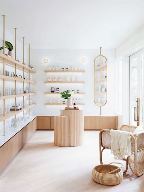 Retail Shelving Inspiration (for the Home) Display Visual Merchandising, Salon Interior Design Ideas, Hair Salon Interior, Pharmacy Design, Spa Interior, Interior Vintage, Beauty Salon Interior, Retail Shelving, Store Interiors